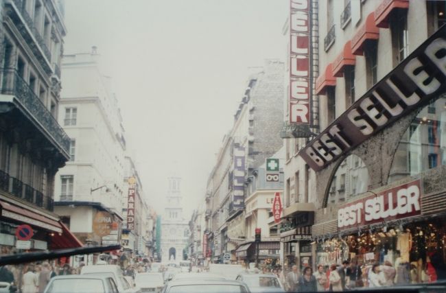 憧れのパリに到着。<br />賑わいを感じる都市だ。