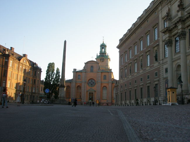 ところで、北欧の国では４カ国中、３カ国が王国です。<br />デンマーク、スウェーデン、ノルウェー（今回は行ってませんが）。<br /><br />フィンランドだけが共和国。<br /><br />そもそもフィンランド人はスカンジナビア人ではないし、北欧の他国とは別の人種で歴史も違います。<br />どちらかといえばロシアとのつばがりが深いようです。<br />