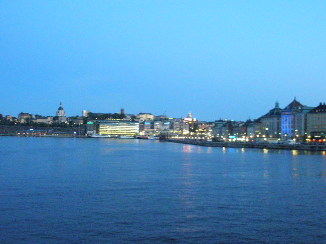 夕暮れのストックホルム。<br />あまりにも美しくて、ため息が出ます。<br /><br />この時、夜10時半くらいでした。<br />