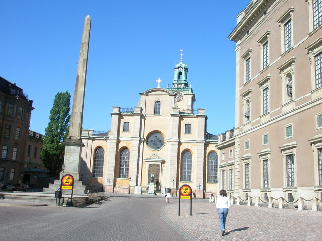 ヘルシンキ大聖堂の中に入ってみます。