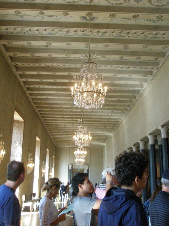 2階に上がります。