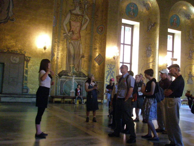 英語ツアーで解説してくださるお姉さん。美人さんでした☆