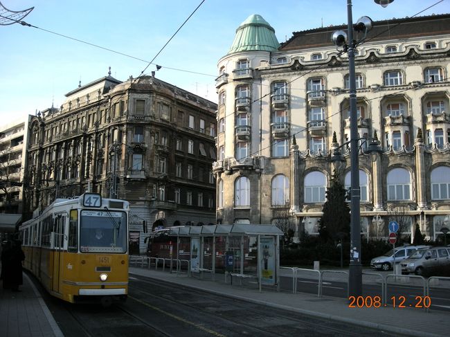 古い町並みにトラムが似合う。特にあてもなく、来たトラムに適当に乗る。