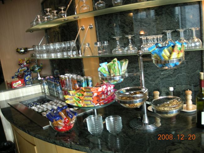 ラウンジ。一通りのものがそろってはいる。<br />（偉そうでごめんなさい）