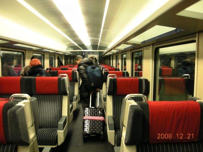 ユーレイルパスを持っているので、空港駅からチューリヒ中央駅まで一駅だが、一等車に乗ることができる。<br />このままずっと乗っていたいが。