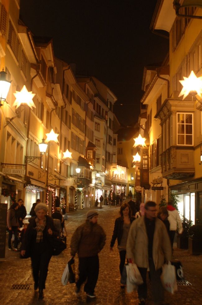 走っている車はベンツやアウディ、ポルシェが目立つ。<br />街並みも服装も落ち着いている。<br />お気に入りの街のひとつになった。もっと滞在していたい。<br />