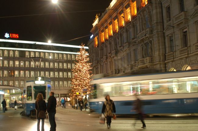 チューリヒにもトラムが走っている。<br />トラムのある街って好きだなぁ。