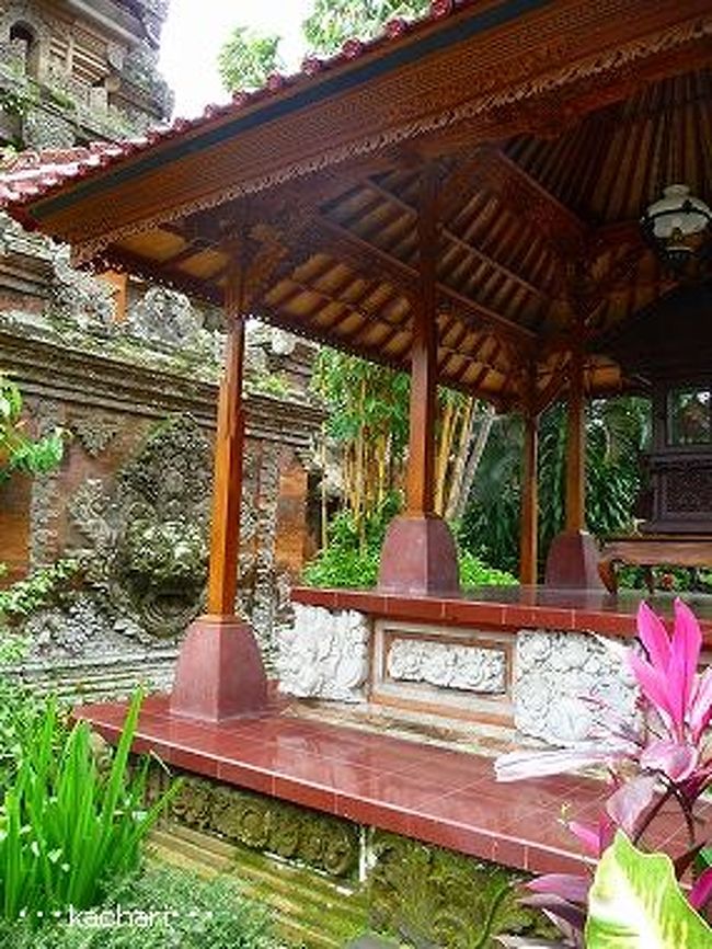 <br />バリ建築が素敵。