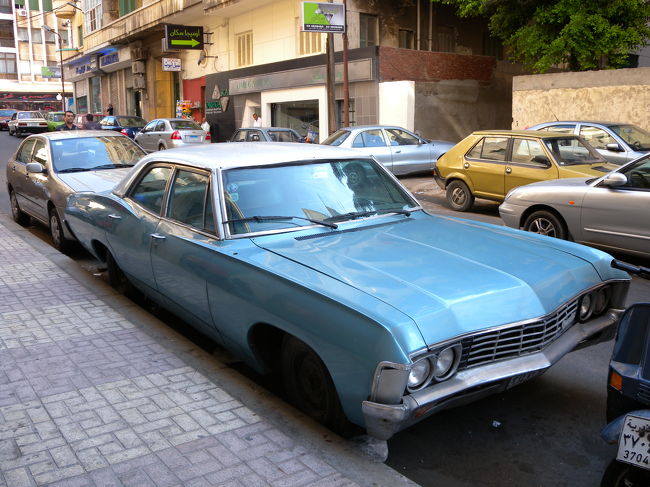 乗用車は総じて古い．アメ車も多い．<br /><br />あとアスワンやルクソールでは自家用車はあまり走ってないです．