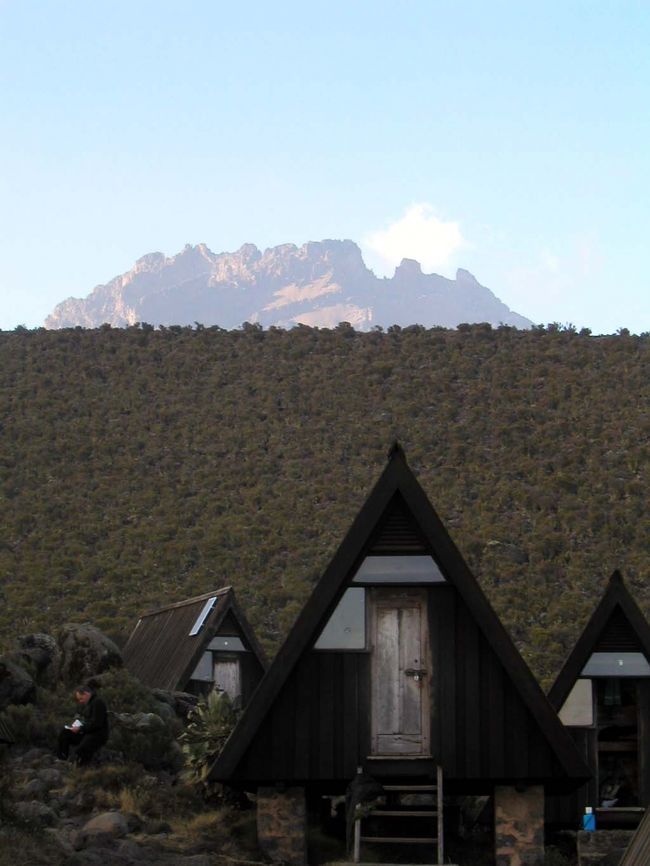 ホロンボハットからはマウェンジ峰が見える。