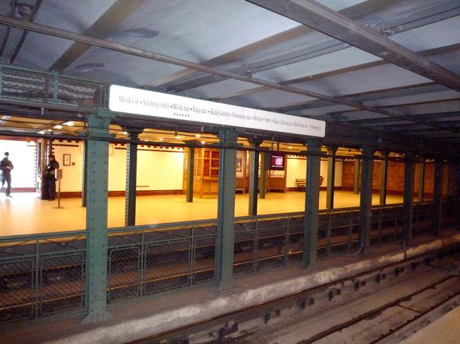 地下鉄駅ホーム