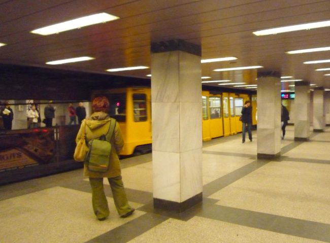 地下鉄駅ホーム