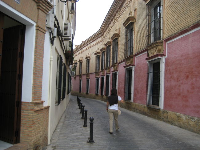 カルモナの旧市街。石畳で道幅が狭く雰囲気がある。
