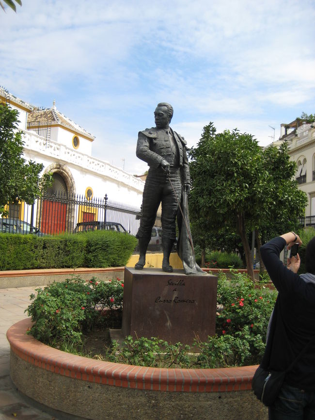 有名な闘牛士ロメオの銅像