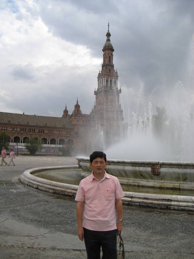 スペイン広場の噴水。<br />スペイン広場を最後に、セビリアから今日の宿泊地であるカルモナに向かった。