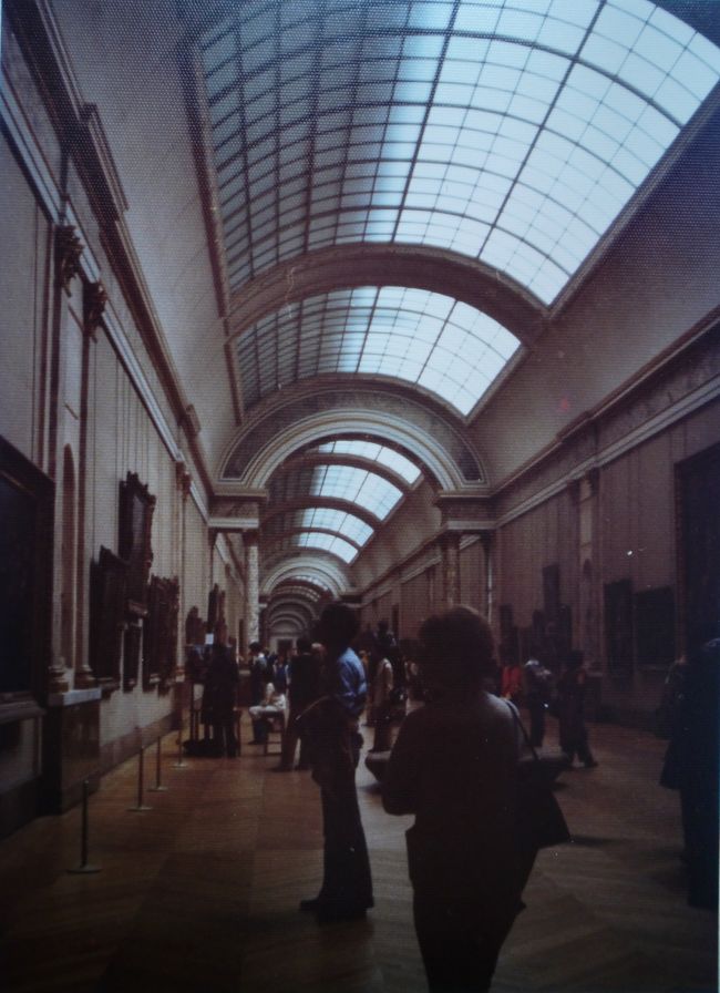 ルーブル美術館内。<br />美術品、彫刻約３０万点を所蔵している。<br />そのうち約３万点を公開している。