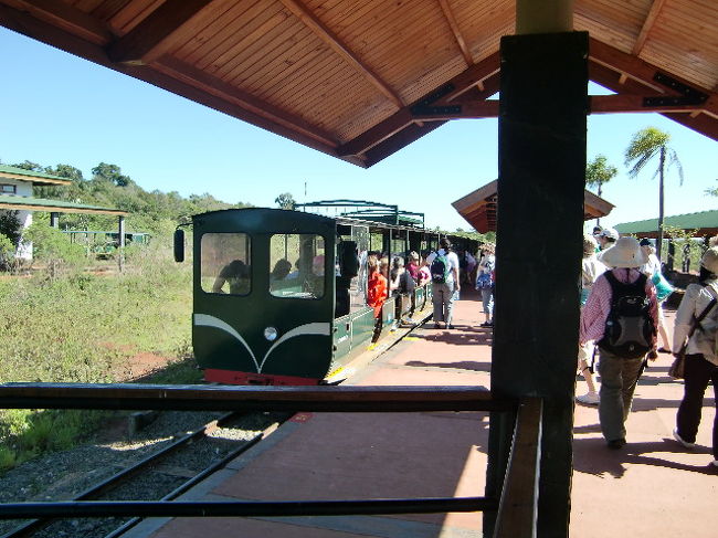 最初の目的地は「イグアスの滝」