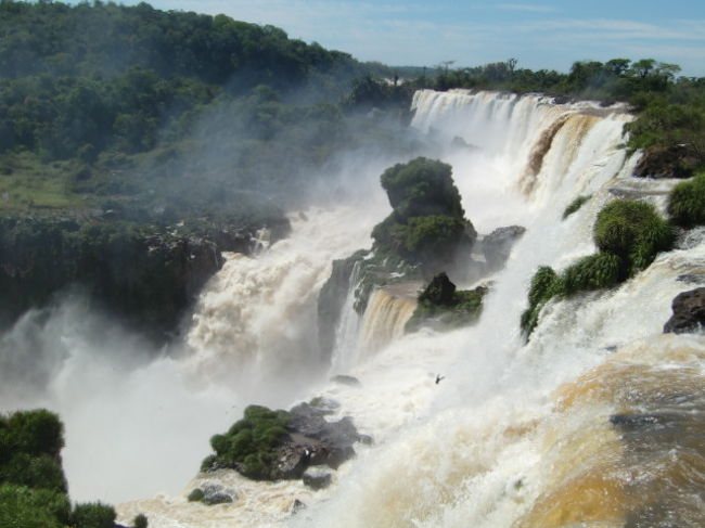 出ました、イグアスの滝。
