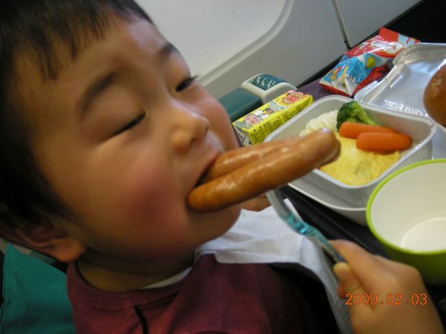 でたーーーソーセージ一気に２本食い。