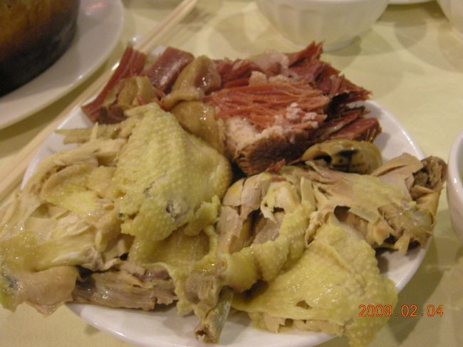 これがスープの具材。<br /><br />見た目は悪いけど、これがまた旨いんだ。