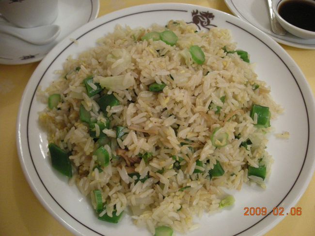 これまた、注文で外せない炒飯。米はパラパラで、一粒一粒に味がしみていて、文句のつけようがない。