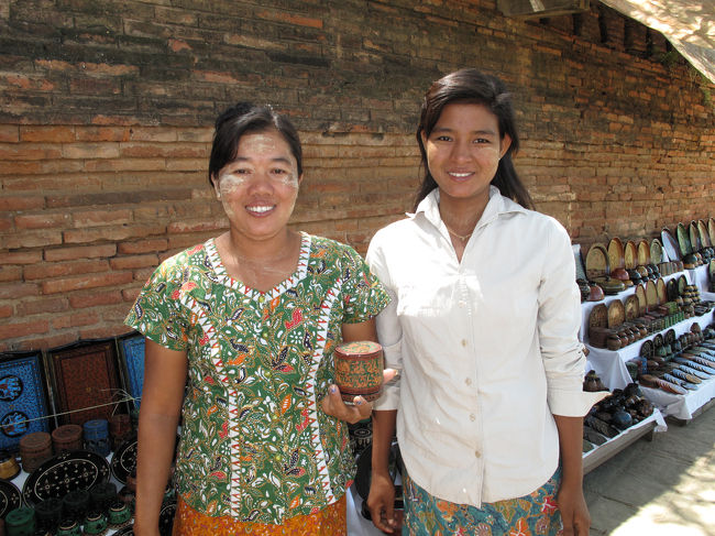 最初、お姉さん（左）はマヌアのお母さんかと勘違いしていた・・・はぁ、失礼しました（−−；