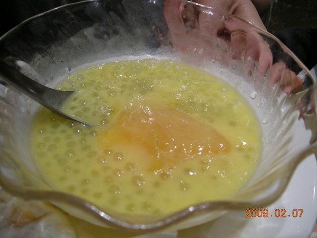 ガイドブックを持っていったらサービスしてくれたデザート。<br /><br />やはりここはデザートの店だなと思った。<br />初めて行ったときよりも感動しなかった。