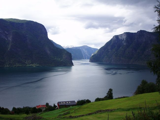 少し晴れ間がさしてきました。クルーズの終盤の時のように晴れてくれないかな。