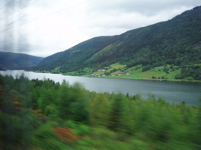 この後オスロ到着、観光しました。続きは北欧旅行記【11】へ。