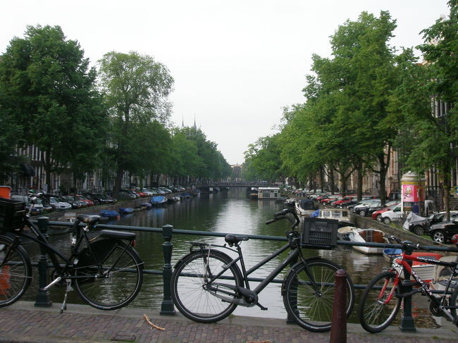 アムステルダムでも自転車は重要な交通手段