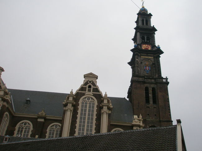 アンネの家のお隣は、西教会。<br /><br />アンネの日記の中でも、教会の鐘が鳴っていたけど、それがこの鐘なんですね。<br /><br />とても背の高い教会で、塔の上からアムステルダム市内が一望できるそうです。