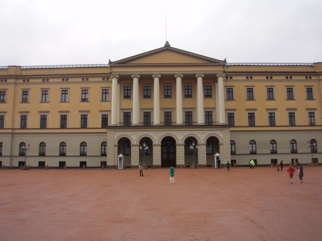 王宮。閉館時刻過ぎていましたので、外観だけです。