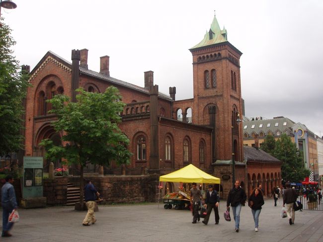 散策した反対側からの中央駅。時刻は20時頃。