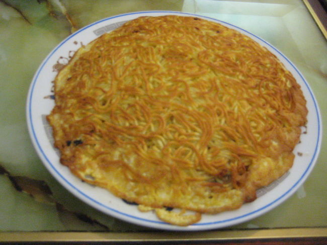 中華街梅蘭にて特製やきそばを。<br />これ、なかにあんがはいっているのです。<br />なのであつあつのまま最後まで楽しめます♪