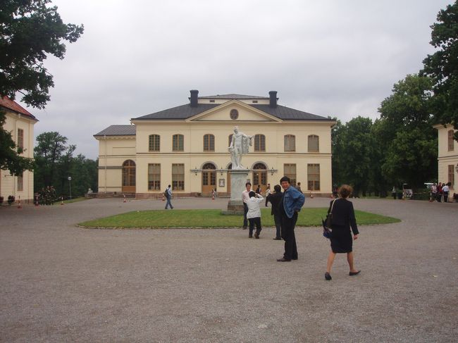 宮殿のサイドにある宮廷劇場