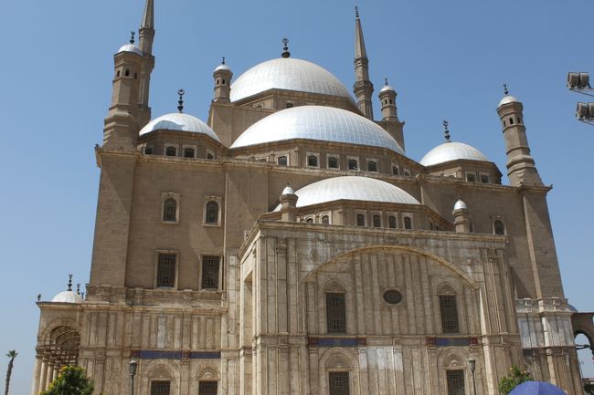 ムハンマド・アリ・モスク<br /><br />外観はまるで宮殿。<br />迫力です。