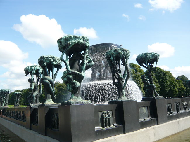 フログネル公園。不思議な彫刻が沢山あります。