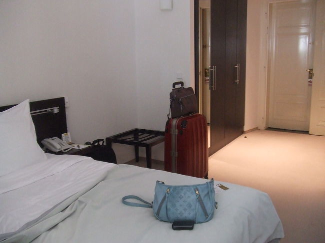 何やらすでに散らかっておりますが…（汗）、広々としたお部屋でございます。