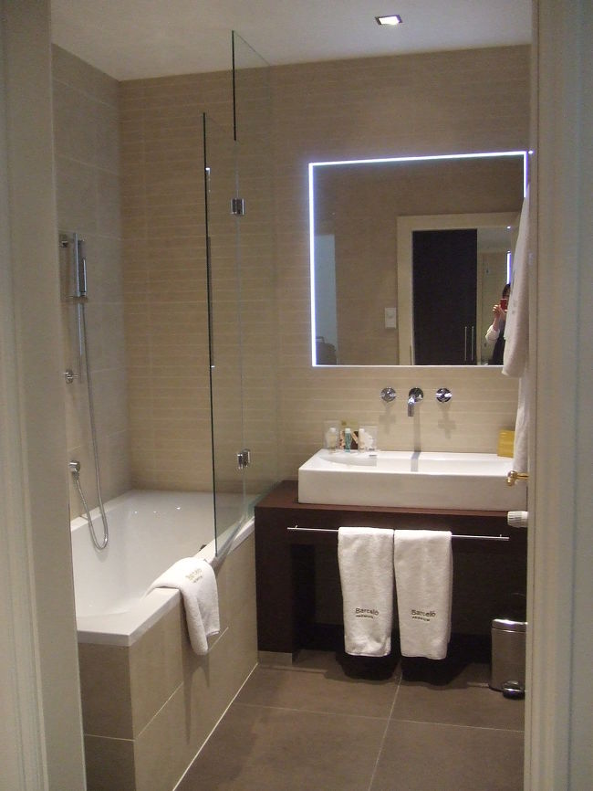 バスルームはこんなかんじ。部屋に置いていあるグラスなんかも、とてもオシャレなものでしたよ。