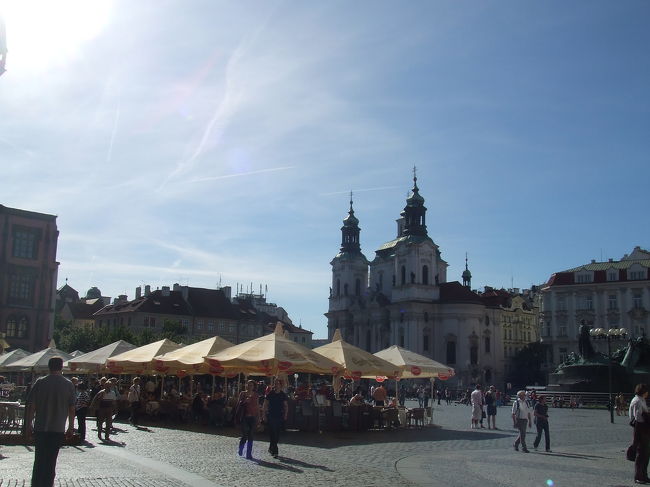 現在は、広場を囲む建物はホテルやショップ、カフェなどになっています。