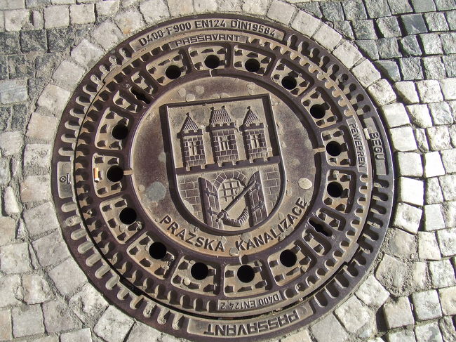 発見！マンホール第二段。