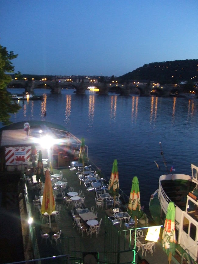 川沿いのレストランも気持ちよさそうでした。