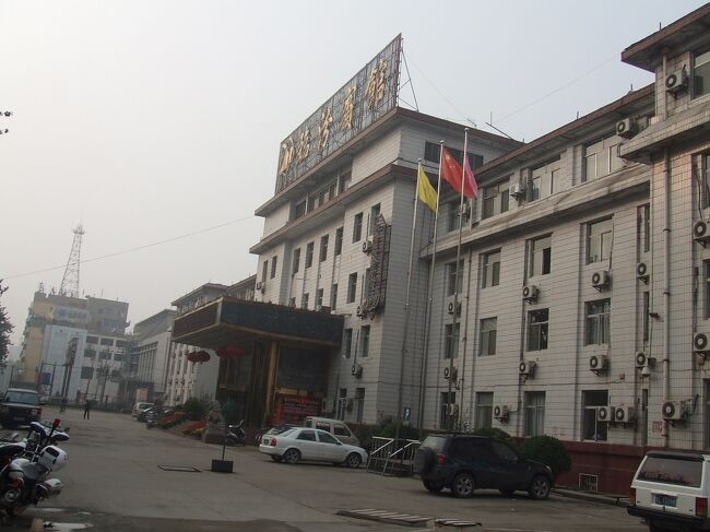 臨分で「芦さん」に紹介してもらった臨分賓館に投宿。<br />古い建物で水周りに不満はありましたが、この手のホテルは個人的には好きです。<br />(芦さんについては第一部を見てください。)