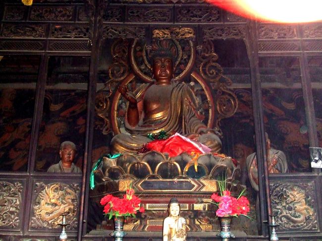 平遥の双林寺の塑像ほどではありませんが、かなりの塑像が残されています。