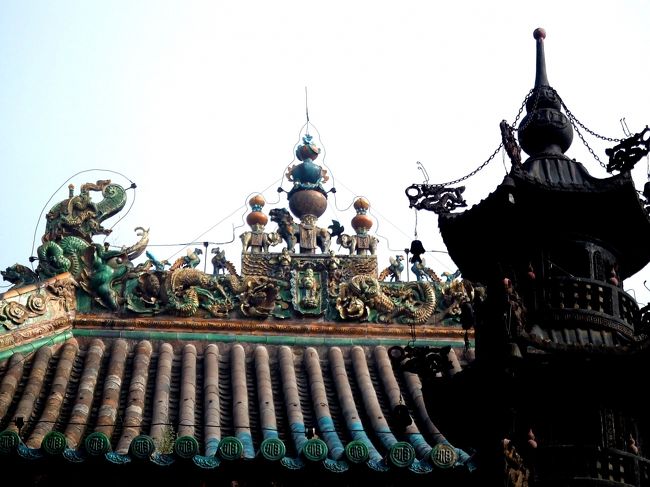 屋根瓦もカラフルです。