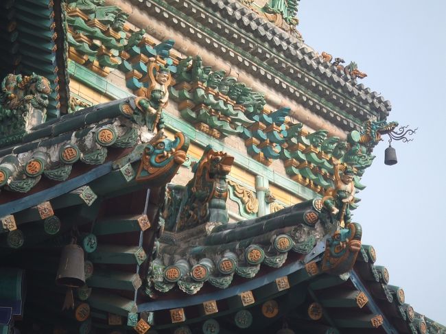 飛虹塔の外観です。バカチョンカメラの望遠ではこれが限界でした。実物は本当に素晴らしいです。