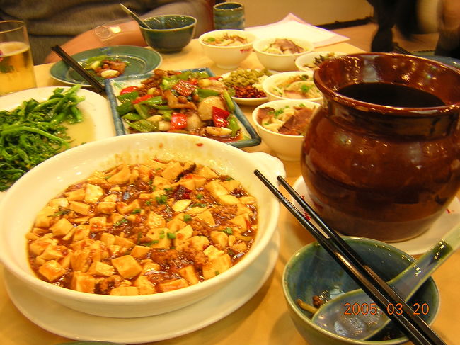 １日目の夕食。<br />本場の麻婆豆腐。辛いもの得意のうめこ<br />ですが激辛でした。