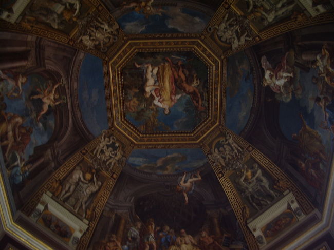 ヴァチカン美術館。<br />教科書で学んだものが沢山あって感激！<br />まさか本物を見ることができるなんて！！<br />当たり前に目の前にあることが信じられな〜い！