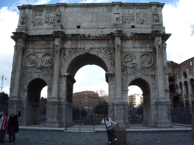 コンスタンティヌスの凱旋門。<br />圧巻！