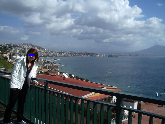 ナポリです。<br />海と空がきれいでした。